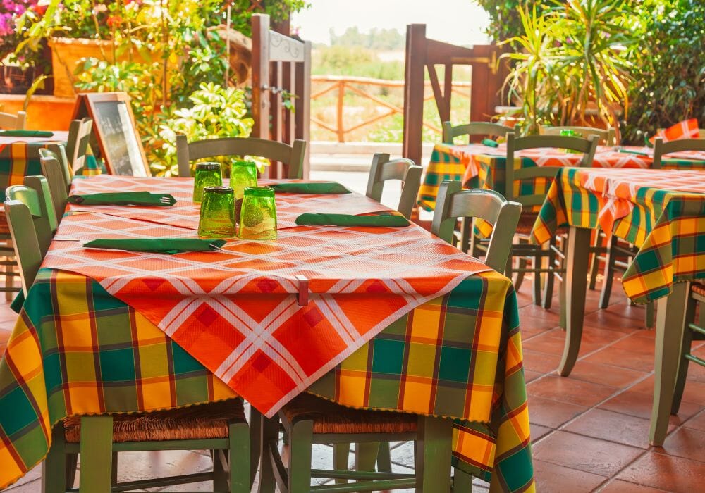 ristorante con pavimento in cotto